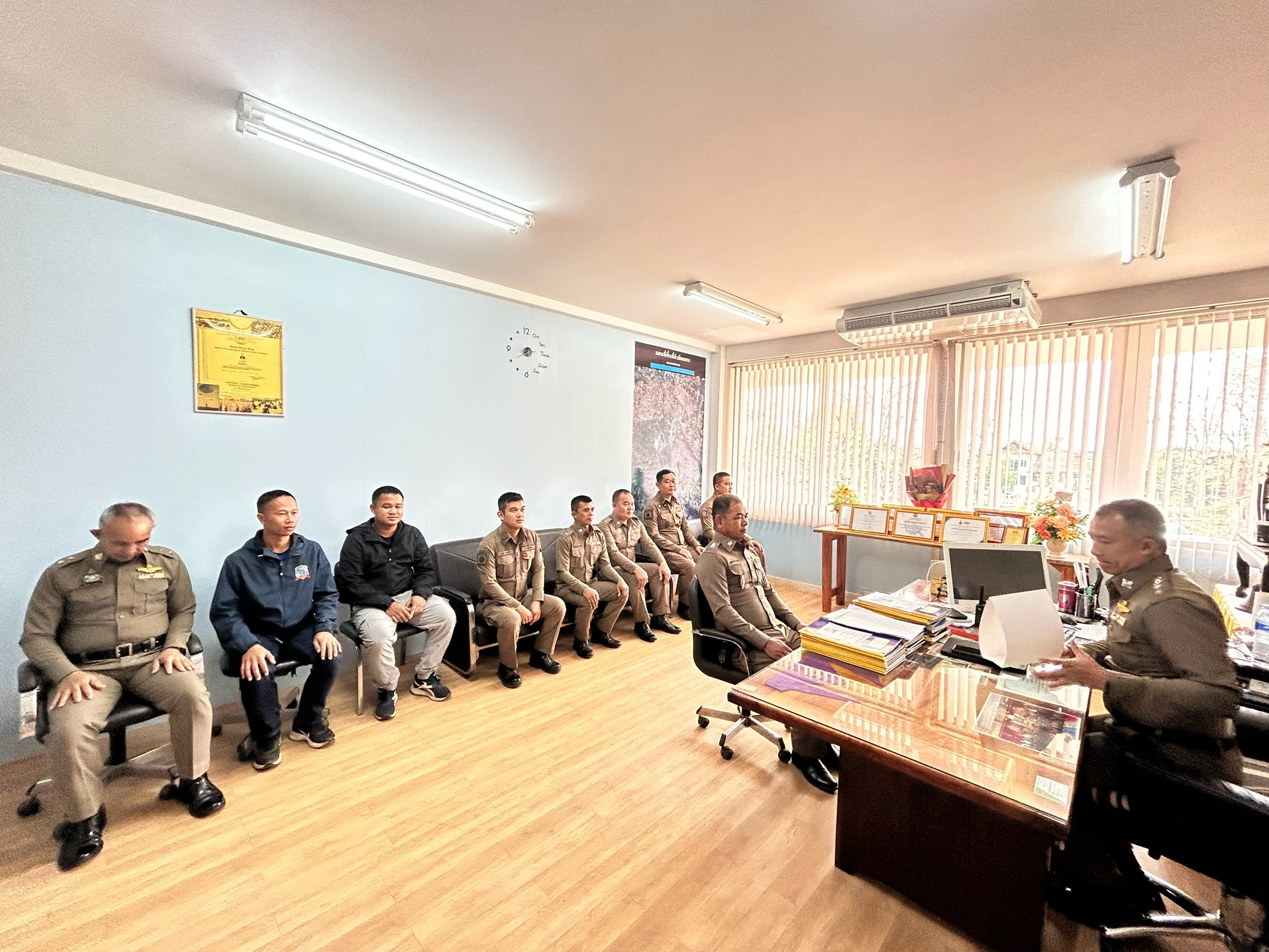 LINE_ALBUM_รวมแถวประจำสัปดาห์ และประชุมเจ้าหน้า_250318_72